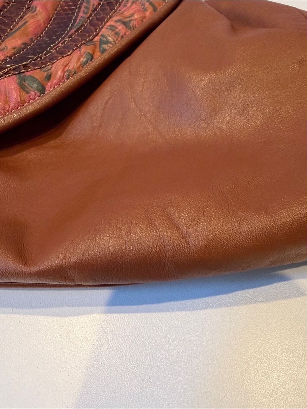Vintage Chic Brown Shoulder Bag with Artistic Flap - Picture 11 of 13